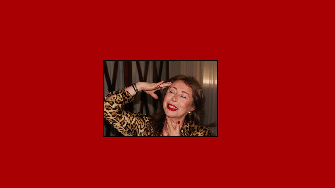 Guapa y Eterna, retrato en estampado de leopardo